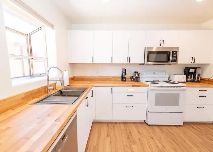 Newly Remodeled Family Friendly Ferienhaus Page