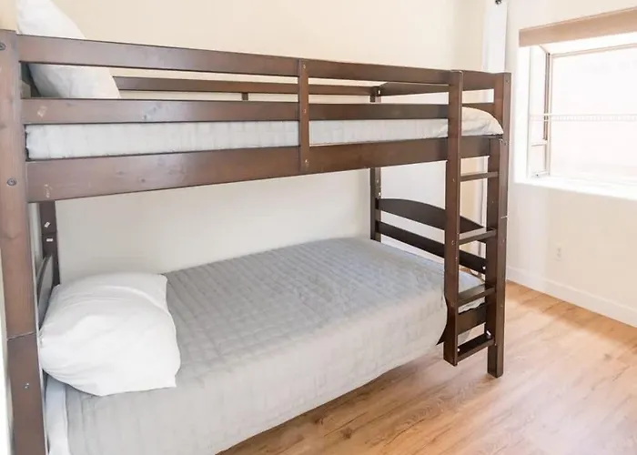 Newly Remodeled Family Friendly *