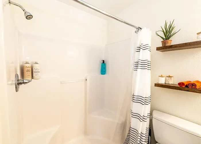 Newly Remodeled Family Friendly *